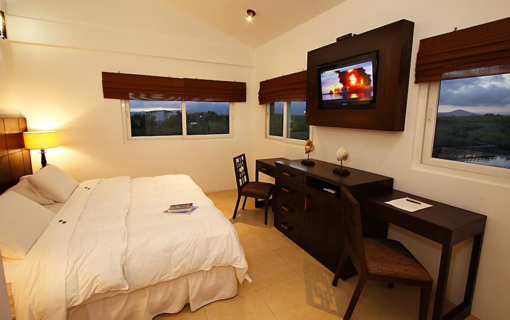 Iguana Crossing Boutique Hotel Puerto Villamil Rom bilde