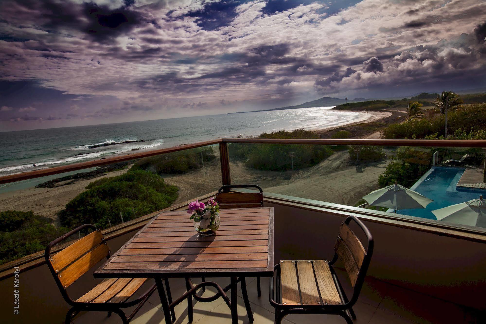Iguana Crossing Boutique Hotel Puerto Villamil Eksteriør bilde